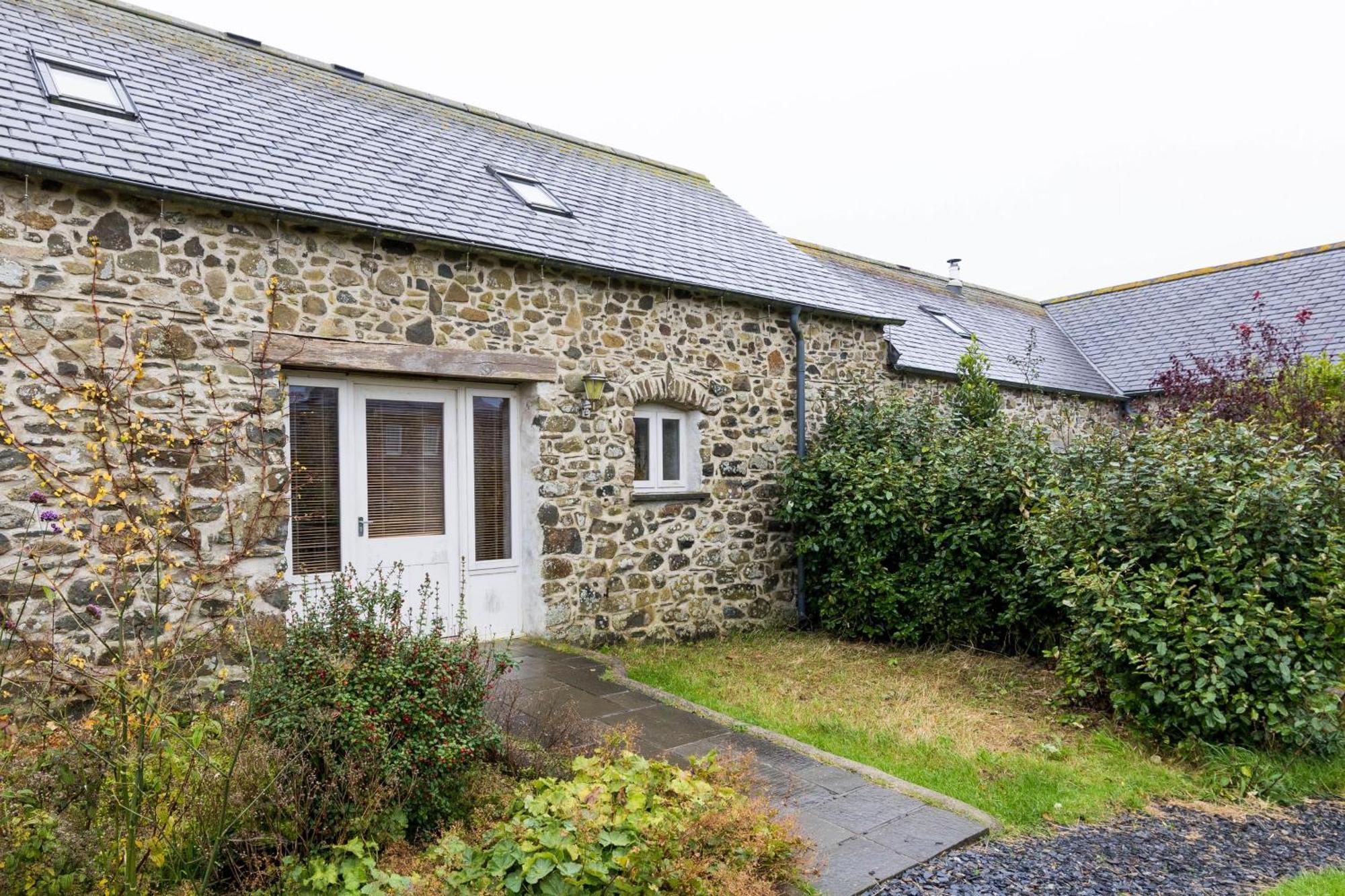The Workshop- Eco Cottage By The Coastal Path Goodwick Exteriér fotografie